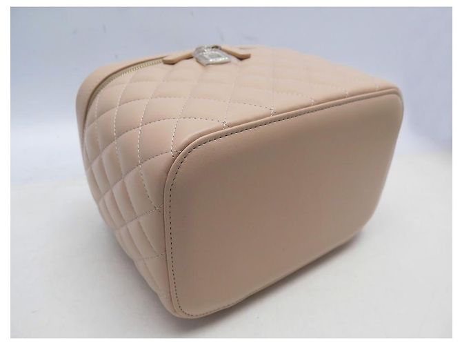 Vanity NOVA CAIXA CHANEL COURO BEGE ACOLCHOADA NOVA BOLSA DE HIGIENE - vista 3