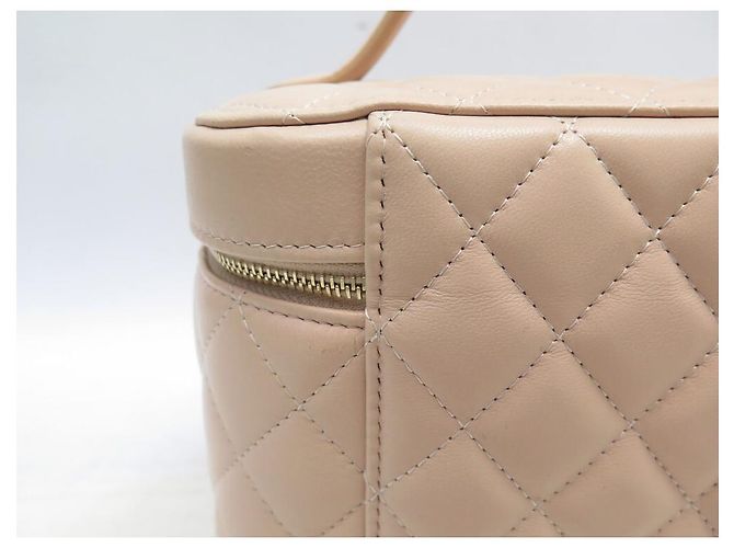 Vanity NOVA CAIXA CHANEL COURO BEGE ACOLCHOADA NOVA BOLSA DE HIGIENE - vista 6