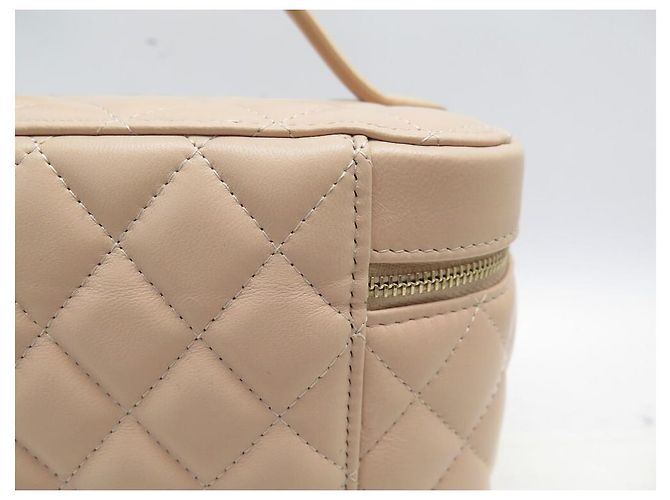 Vanity NOVA CAIXA CHANEL COURO BEGE ACOLCHOADA NOVA BOLSA DE HIGIENE - vista 7
