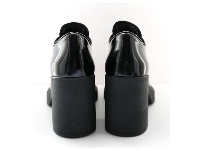 Prada-Schnürschuhe aus gebürstetem Leder mit Absatz - Ansicht 3