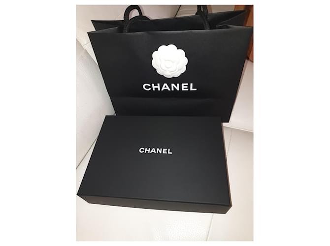 Boîte Chanel Noire - vue 2
