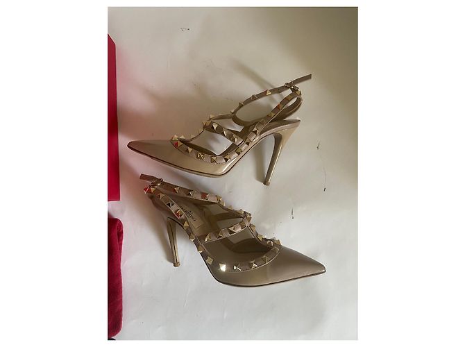 Décolleté Valentino Garavani Rockstud Caged 100 Beige Vernice 36.5 - vista 10