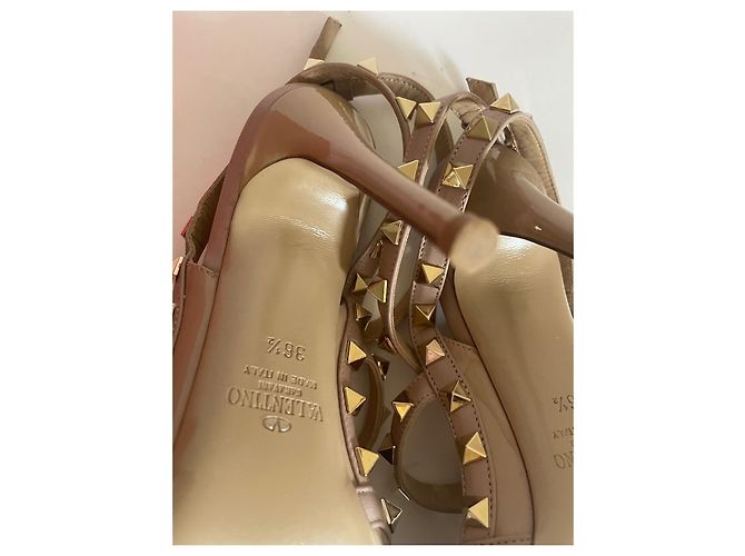 Décolleté Valentino Garavani Rockstud Caged 100 Beige Vernice 36.5 - vista 12