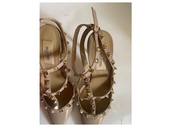 Décolleté Valentino Garavani Rockstud Caged 100 Beige Vernice 36.5 - vista 8