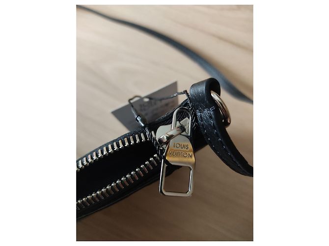 Borsa a tracolla Louis Vuitton Pallas in pelle nera Nero - vista 5