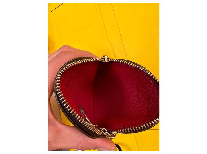 Zippy Louis Vuitton Cherry Round Coin Colección Murakami Castaño Roja Verde - vista 3