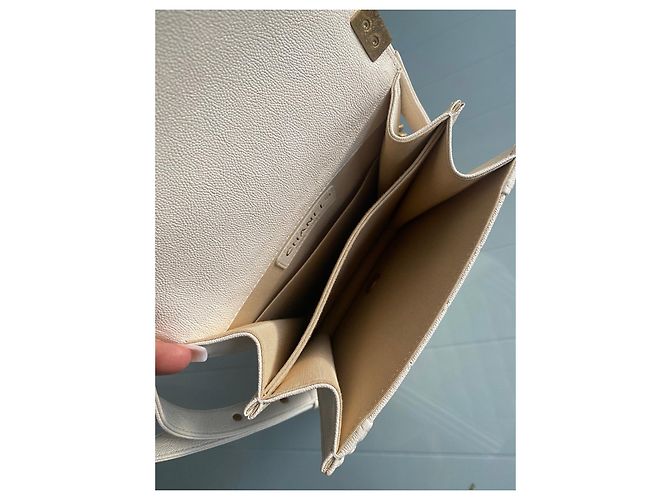 Borsa Chanel North South Boy in pelle caviar beige - vista 15