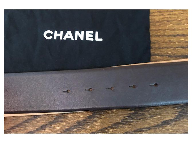 Chanel dunkelbrauner Lammledergürtel mit silberner CC-Schnalle - Ansicht 8