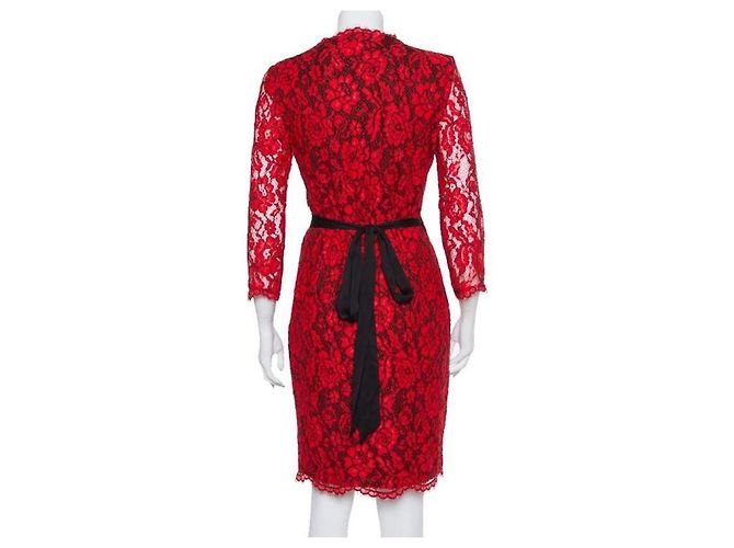 Diane Von Furstenberg DvF Julianna Vestido envelope vermelho e preto com renda - vista 2