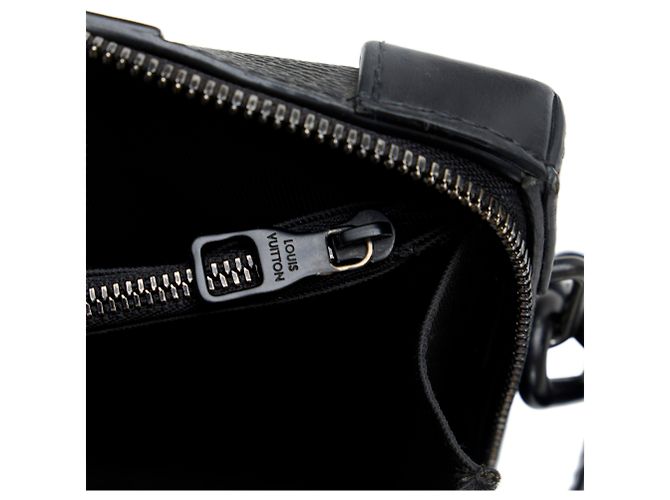 Louis Vuitton Borsa a tracolla morbida per baule con monogramma nero Eclipse - vista 7