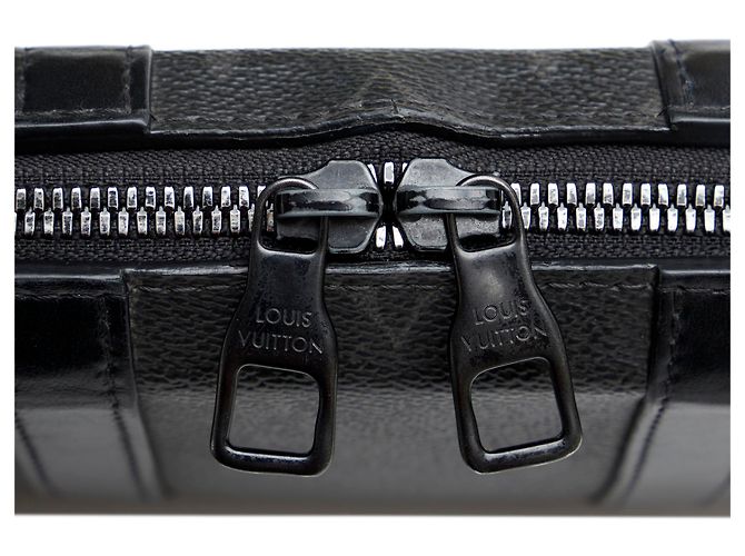 Louis Vuitton Borsa a tracolla morbida per baule con monogramma nero Eclipse - vista 8