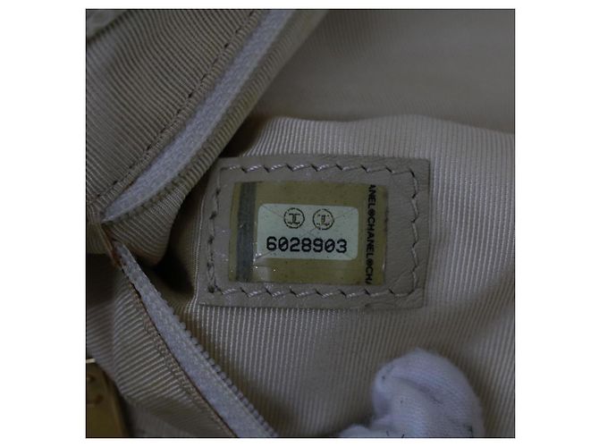 CHANEL Executive-Einkaufstasche mit Drehverschluss und Klappe, Kaviarhaut, Beige, CC Auth 43325 - Ansicht 11