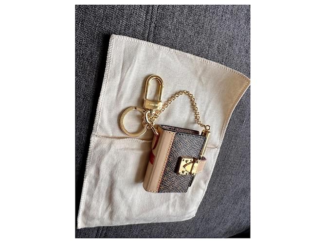 Louis Vuitton Portachiavi a libro LV Marrone - vista 12