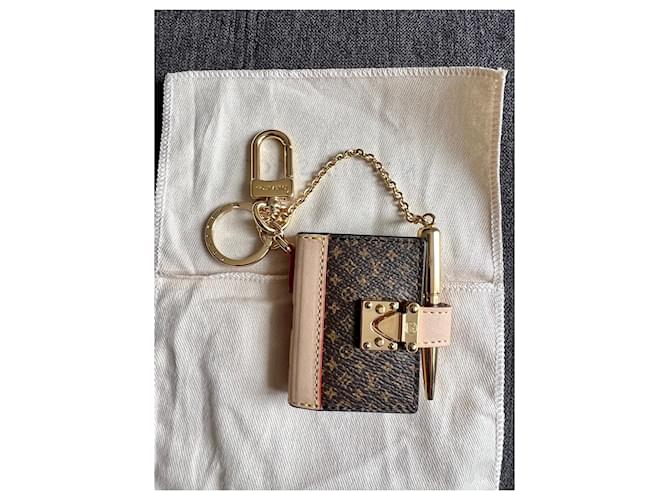 Louis Vuitton Portachiavi a libro LV Marrone - vista 13