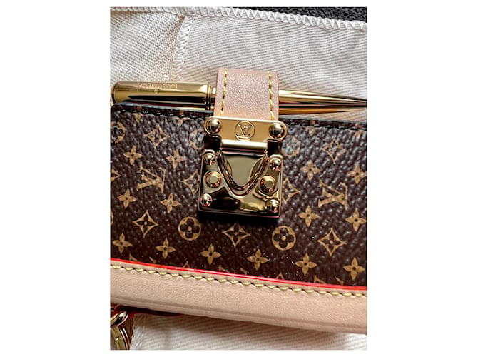 Louis Vuitton Portachiavi a libro LV Marrone - vista 6