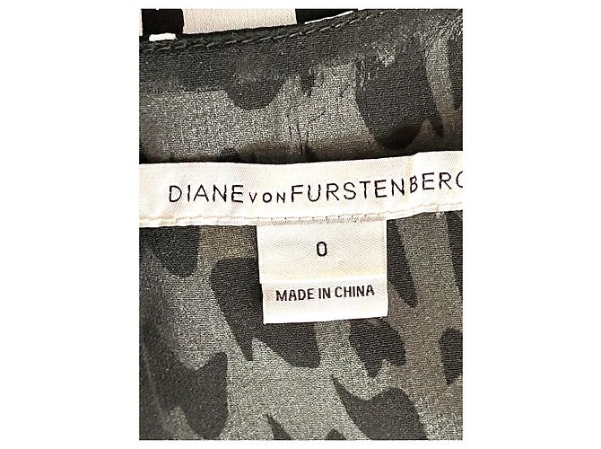 Diane Von Furstenberg DvF CARPREENA Mini Vestido Floral Celeste Dove Bloom. Negro Azul claro - vista 5