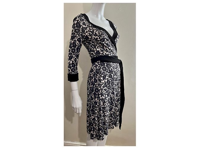 Diane Von Furstenberg DvF Vintage Taurus Wickelkleid aus Seidenjersey - Ansicht 3