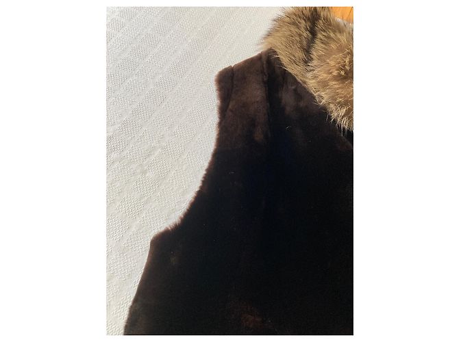 Autre Marque Abrigo sin mangas de castor afeitado y cuello de castor de pelo largo marrón oscuro - vista 2