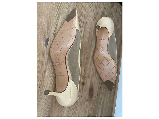 Décolleté Chanel in pelle beige - vista 3