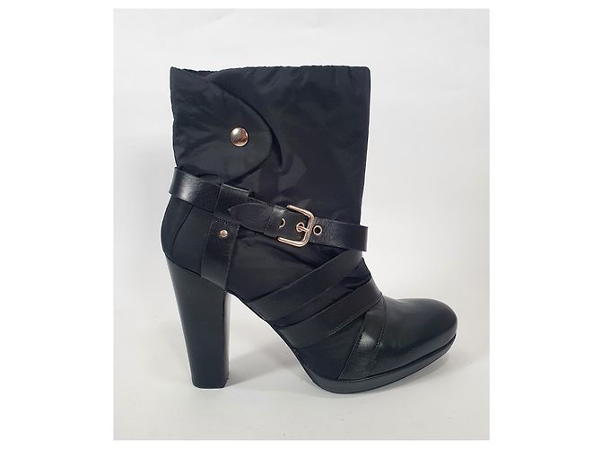 Stivaletti Stuart Weitzman Neri in Pelle e Tessuto Nero - vista 2