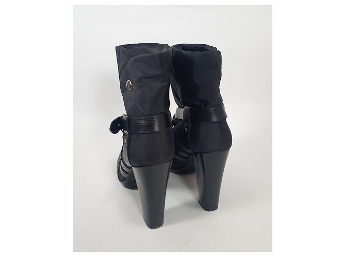 Stivaletti Stuart Weitzman Neri in Pelle e Tessuto Nero - vista 5