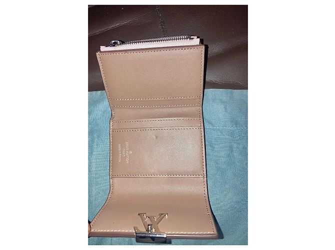 Louis Vuitton Capucines XS Geldbörse Rosa Taurillon Leder Pink - Ansicht 6