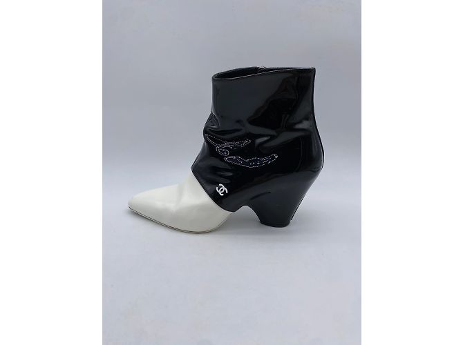Botas CHANEL T.UE 39 Cuero Negro - vista 2