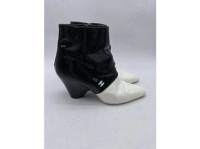Botas CHANEL T.UE 39 Cuero Negro - vista 4