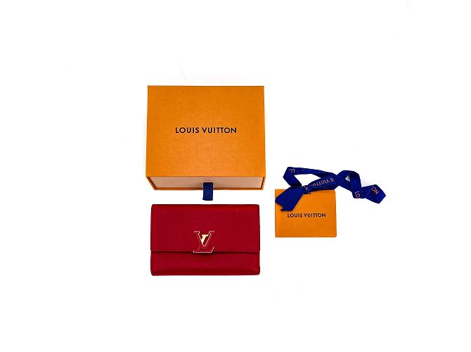Louis Vuitton Cartera Compacta Capucines Piel Roja - vista 2