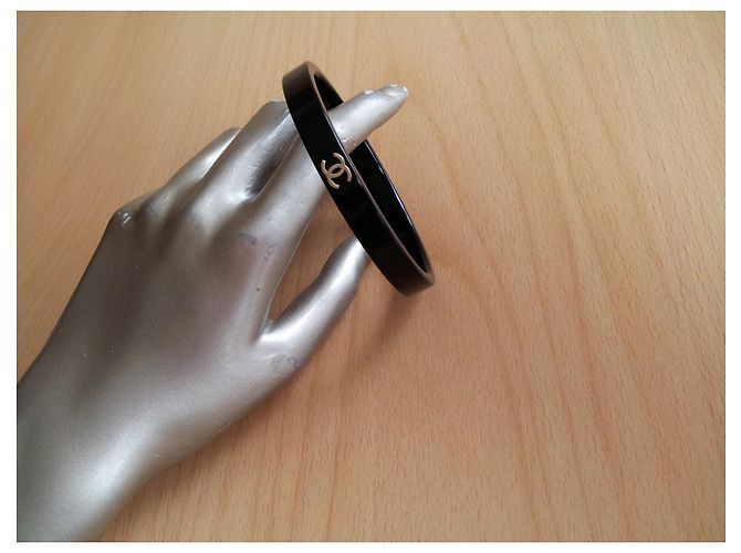 Bracciale Chanel con logo CC nero - vista 3