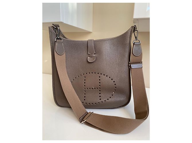 Borsa Hermès Evelyne Etoupe in pelle Togo GM Grigio - vista 2