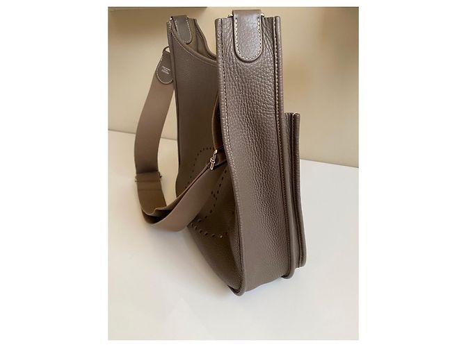 Borsa Hermès Evelyne Etoupe in pelle Togo GM Grigio - vista 4