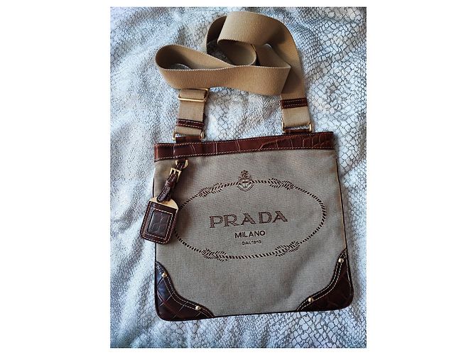 Borsa a tracolla Prada beige in pelliccia e tweed - vista 10