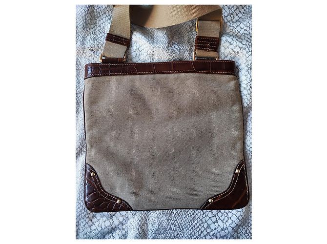 Borsa a tracolla Prada beige in pelliccia e tweed - vista 8