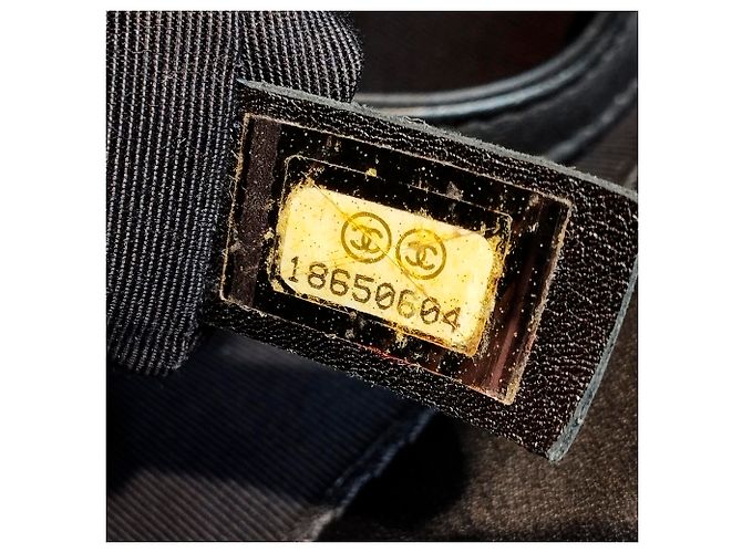 Chanel Black Patent Boy Reverso Shopping Tote Nero - vista 11