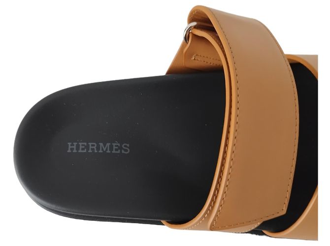 Hermès Sandali Hermes Chypre in pelle marrone naturale e suola nera Nero - vista 10