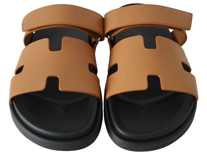 Hermès Sandali Hermes Chypre in pelle marrone naturale e suola nera Nero - vista 2