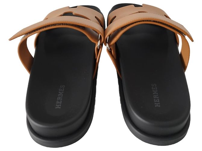 Hermès Sandali Hermes Chypre in pelle marrone naturale e suola nera Nero - vista 6