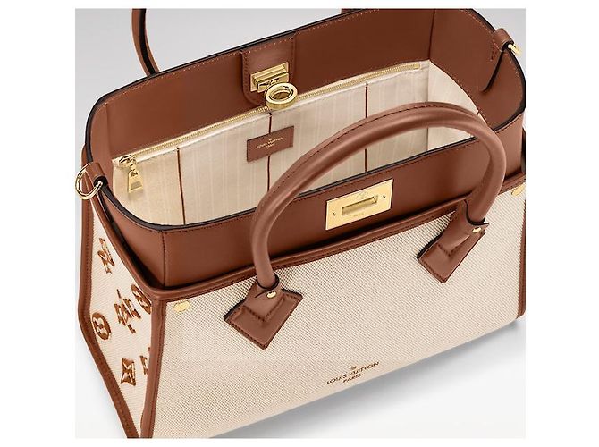 Louis Vuitton On My Side MM Bolsa Tote de Canvas e Couro Bege - vista 3