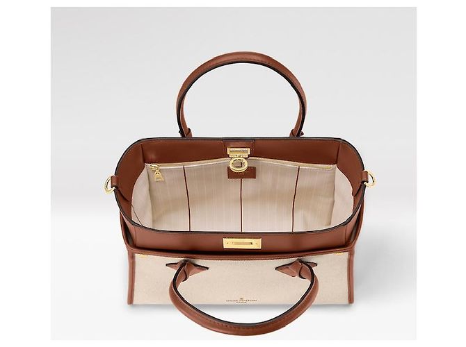 Louis Vuitton On My Side MM Bolsa Tote de Canvas e Couro Bege - vista 4