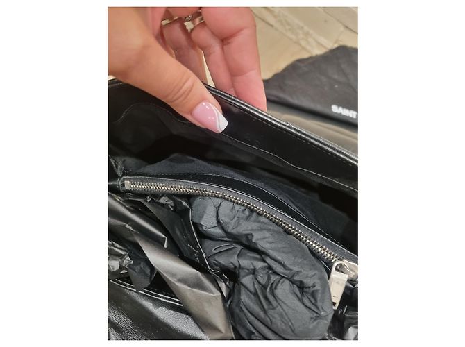 Yves Saint Laurent Loulou Borsa a Tracolla in Pelle di Agnello Nera - vista 4
