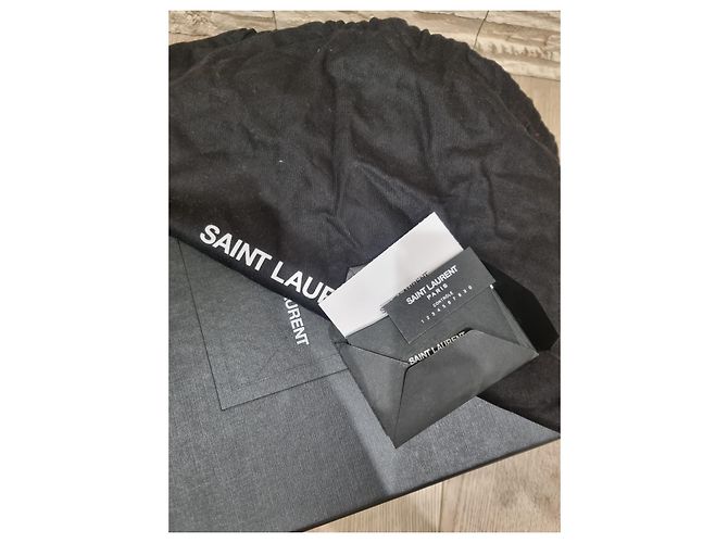 Yves Saint Laurent Loulou Borsa a Tracolla in Pelle di Agnello Nera - vista 8