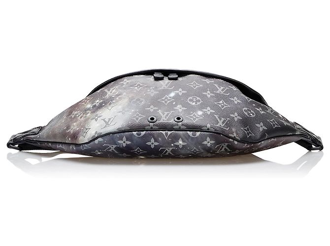 Bumbag Riñonera Galaxy Discovery Monograma Negra Louis Vuitton Negro - vista 4