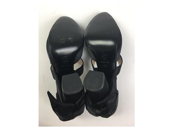 Cambon Chanel Décolleté in raso con fiocchi Nero - vista 6