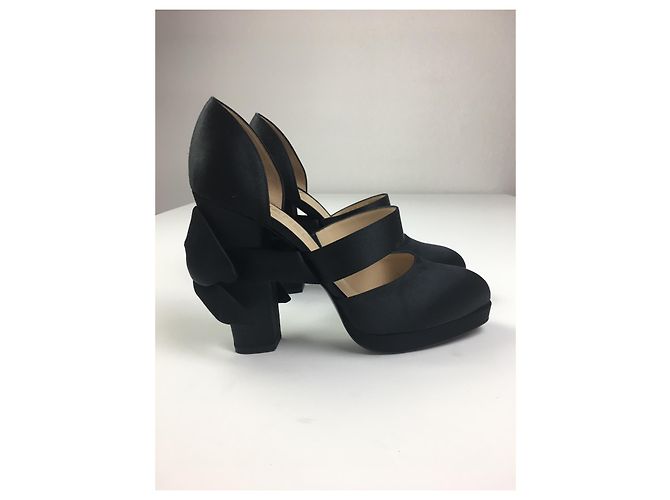 Cambon Chanel Décolleté in raso con fiocchi Nero - vista 7