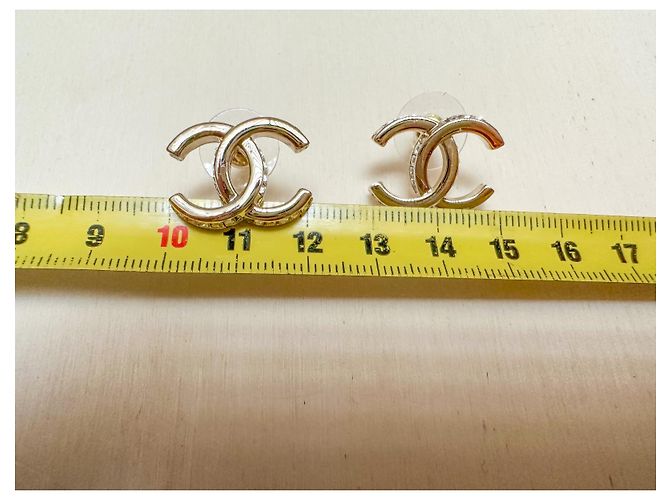 Chanel Grandi orecchini CC con strass logo Gold hardware - vista 4