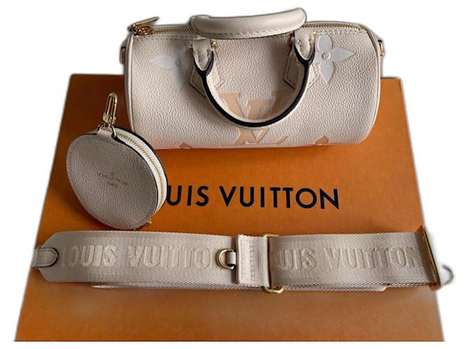 Louis Vuitton Papillon BB à beira da piscina Creme - vista 2