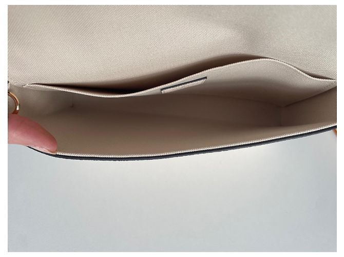 Louis Vuitton Pochette Felicie a bordo piscina Crema - vista 9