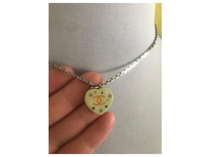 Collana Chanel con pendente a cuore CC multicolore - vista 4