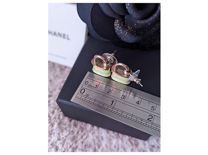 Chanel CC B18Orecchini smaltati con lucchetto verde iridescente con logo P Etichetta scatola RARA - vista 10